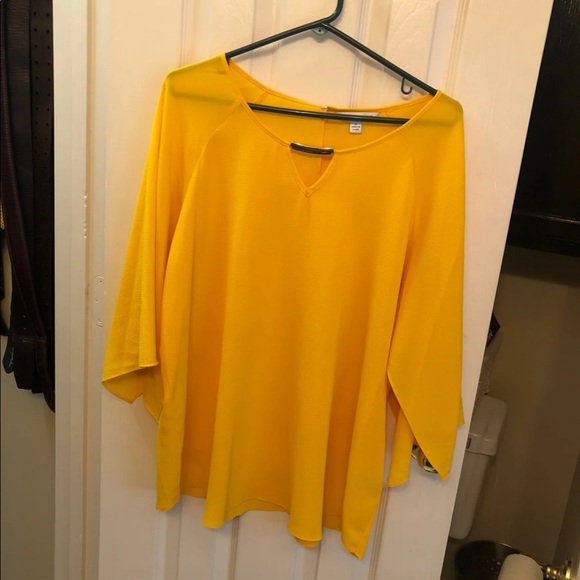 Gold Blouse - Picture 1 of 4